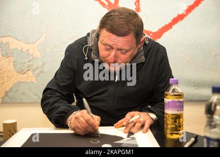 Shaun Ryder of Black Grape signs copies at Rough Trade East in London, UK on August 8, 2017. The current lineup is made by former Happy Mondays singer Shaun Rider and rapper Paul 'Kermit' Laveridge. The band promotes their last album 'Pop Voodoo'. Black Grape are a rock band from England, featuring former members of Happy Mondays and Ruthless Rap Assassins. Their musical style fuses funk and electronic rock with electronic programming and samples. (Photo by Alberto Pezzali/NurPhoto) *** Please Use Credit from Credit Field *** Stock Photo