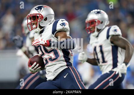 Philadelphia Eagles wide receiver Alshon Jeffery (17), makes a touchdown  catch against New England Patriots cornerback Eric Rowe (25), during the  first half of the NFL Super Bowl 52 football game, …