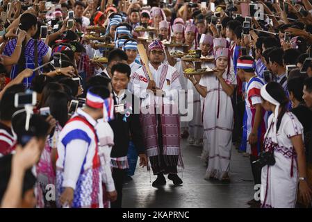 Members of the Karen during hold their Wrist tying ceremony in Bangkok, Thailand. 27 August 2017. Ethnic Karen celebrating one of the most important events in their cultural the wrist-tying festival tying white cotton thread around wrists has been passed down through generations and it is not only a traditional legacy of Karen people, but also intended to enrich people’s health and strength. (Photo by Anusak Laowilas/NurPhoto) Stock Photo