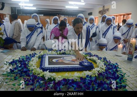 Indian nuns of the Missionaries of Charity prays at the tomb of St. Mother Teresa on her 20th death anniversary at the Missionaries of Charity house in Kolkata , India on Tuesday, 5th September , 2017.The Nobel peace laureate Mother Teresa was canonized by Pope Francis during a ceremony at the Vatican City on September 04, 2016 and makes her a Catholic Saint Teresa of Calcutta. (Photo by Sonali Pal Chaudhury/NurPhoto) Stock Photo