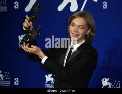 Venice, Italy. 09 September, 2017. Charlie Plummer poses with the 'Marcello Mastroianni' Award for Best New Young Actor or Actress for 'Lean On Pete' at the Award Winners photocall during the 74th Venice Film Festival (Photo by Matteo Chinellato/NurPhoto) Stock Photo