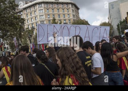 Thousands students march peacefully in the streets of Barcelona, on 28 September 2017 in a pro-referendum demonstration as part of the 'permanent mobilization' of the Catalan separatists, three days ahead of the referendum on independence banned by Spanish justice. (Photo by Guillaume Pinon/NurPhoto) Stock Photo