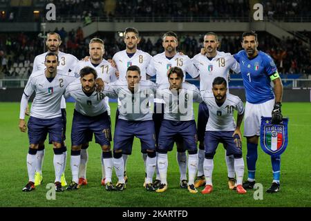 Italy national team players pose for the photo during the 2018 FIFA World Cup Russia qualifier Group G football match between Italy and FYR Macedonia at Stadio Olimpico on October 6, 2017 in Turin, Italy. (Photo by Mike Kireev/NurPhoto) Stock Photo