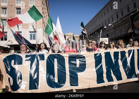 Demonstration organized by right movements against the work to immigrants, against the IUS Soli and against the foreign invasion. in Rome, Italy, 14 October 2017. (Photo by Jacopo Landi/NurPhoto) Stock Photo