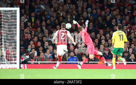 Josh Murphy of Norwich City scores his sides first goal during Carabao Cup 4th Round match between Arsenal and Norwich City at Emirates Stadium, London, England on 24 Oct 2017. (Photo by Kieran Galvin/NurPhoto) Stock Photo