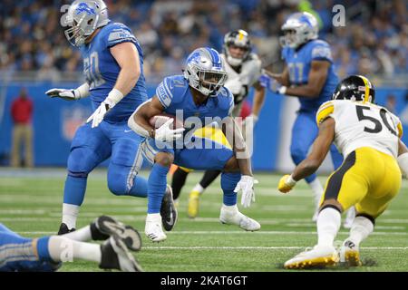 Detroit Lions Running Back Ameer Abdullah (21) Rushes Against The ...