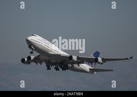 United Airlines' Boeing 747-400 aircraft performed its last passenger flight on November 7, 2017. The plane, operating as flight number UA 747, took off from San Francisco International Airport for Honolulu. United Airlines is retiring the jumbo jet dubbed the 'queen of the skies.' (Photo by Yichuan Cao/NurPhoto) Stock Photo