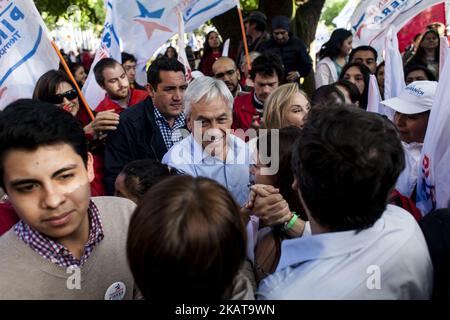 Sebastian Piñera with his wife is acclaimed by his followers. The presidential candidate and former president of Chile Sebastián Piñera met with his followers in the city of Osorno when there are only a few days left for the elections, in Osorno, Chile on November 9, 2017. (Photo by Fernando Lavoz/NurPhoto) Stock Photo