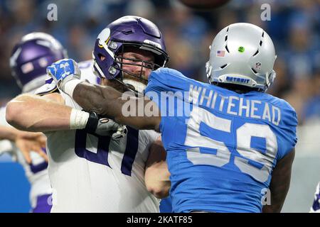 Minnesota Vikings offensive guard Joe Berger (61) defends against Detroit Lions outside linebacker Tahir Whitehead (59) during the first half of an NFL football game in Detroit, Michigan USA, on Thursday, November 23, 2017. (Photo by Jorge Lemus/NurPhoto) Stock Photo