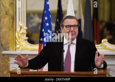 Nord Stream 2 Board Chairman and former German Chancellor Gerhard Schroeder addresses the opening of the Personal Path exhibition of American artist Susan Swartz's works at the State Russian Museum, in Saint Petersburg, Russia, on 28 November 2017. (Photo by Igor Russak/NurPhoto) Stock Photo