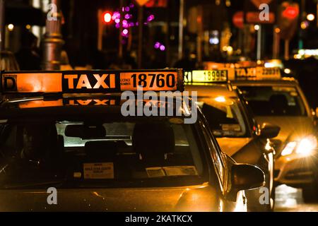 A line of taxis await for customers near Grafton Street, as many shoppers from Dublin and all over the Ireland descend on the capital to do their Christmas shopping and soak up Dublin's Christmas spirit. On Saturday, 2 December 2017, in Dublin, Ireland. (Photo by Artur Widak/NurPhoto)  Stock Photo