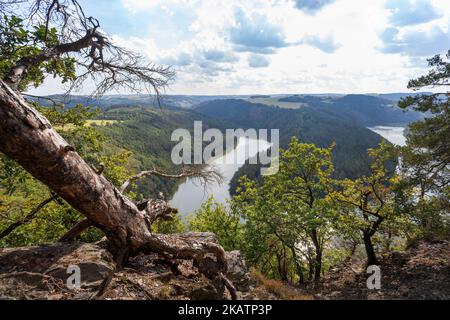 Viewpoint and hiking trail on the Hemmkoppe near ZiegenrÃ¼ck. View of the Saale, Saale loop in the Thuringian Sea. Stock Photo