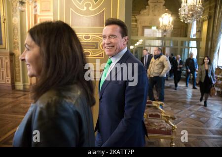 Former Governor of the US State of California Arnold Schwarzenegger (R poses with Mayor of Paris Anne Hidalgo (L) after arriving to attend meetings with her on the air quality in the big cities in Paris on December 11, 2017. (Photo by Michel Stoupak/NurPhoto) Stock Photo
