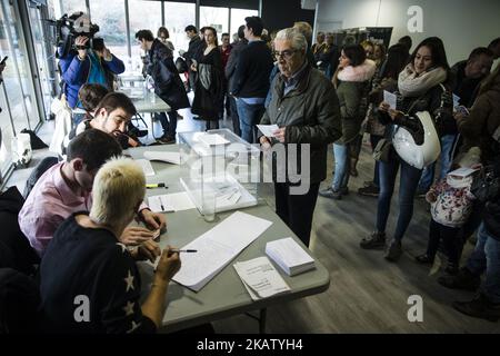 People voting with his ballot during the 21D Catalan election of 2017, on December 21, 2017 in Barcelona, Sant Cugat, Spain. (Photo by Xavier Bonilla/NurPhoto) Stock Photo