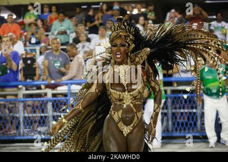 A reveller of the IMPERATRIZ LEOPOLDINENSE samba-swing school performs during the first night of Rio's Carnival at the Sambadrome in Rio, Brazil, on February 12, 2018. (Photo by Gilson Borba/NurPhoto) Stock Photo