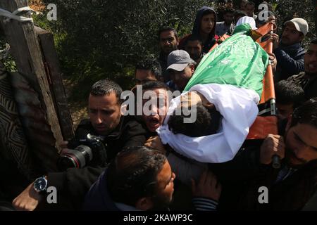 (EDITORS NOTE: Image contains graphic content) Mourners carry the body of Palestinian Ahmad Abu Al-Helo, 19, during his funeral in Al Bureij refugee camp in the central Gaza strip February 21, 2018. (Photo by Majdi Fathi/NurPhoto) Stock Photo