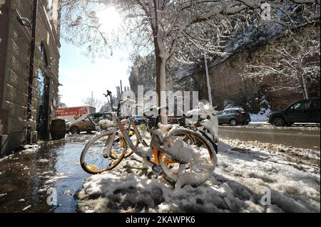 The snow-covered streets of Rome after the snowfall in the night on February 26, 2018 in Rome, Italy (Photo by Silvia Lore/NurPhoto) Stock Photo