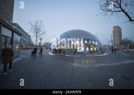 Day images after a heavy snowfall in Eindhoven city, The Netherlans, on 5 March 2018. The snow covered center of Eindhoven city in The Netherlands on 3-5 March 2018. Storm Emma collides with the 'Beast of the East. Europe severe weather with some human casualties across the continent. (Photo by Nicolas Economou/NurPhoto) Stock Photo