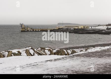 View of Blackrock Diving Tower, Salthill, on Friday, March 1, 2018, in Galway, Ireland. A blast of Siberian weather dubbed 'The Beast from the East' blanketed Ireland with snow. Ireland could see its worst snow since 1982. (Photo by Szymon Barylski/NurPhoto)  Stock Photo