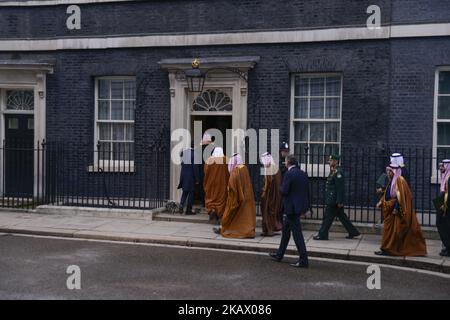 The accompanying delegation of Saudi Arabia's Crown Prince Mohammed bin Salman enter Downing Street, in central London on March 7, 2018 for talks. British Prime Minister Theresa May will 'raise deep concerns at the humanitarian situation' in war-torn Yemen with Saudi Crown Prince Mohammed bin Salman during his visit to Britain beginning Wednesday, according to her spokesman. (Photo by Alberto Pezzali/NurPhoto) Stock Photo