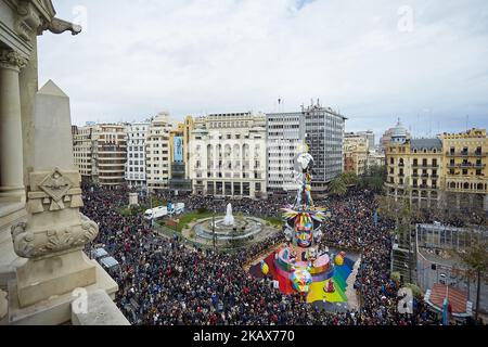 `Mascleta´ firecrackers and falla in Plaza del Ayuntamiento,Fallas ...