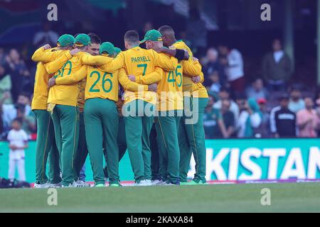 SCG, NSW, Australia: 3rd November 2022;  T20 World Cup Cricket, Pakistan versus South Africa: South Africa players huddle before the start of the match Stock Photo