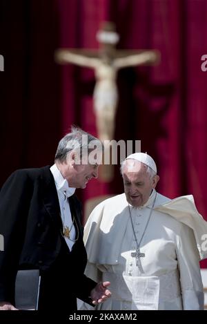 Pope Francis leaves Piazza San Pietro at the end of a weekly general audience in St. Peter's Square at the Vatican, Wednesday, March 28, 2018. (Photo by Massimo Valicchia/NurPhoto) Stock Photo