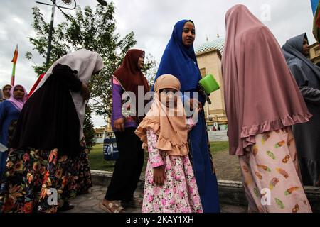 The Acehnese lined up for traditional