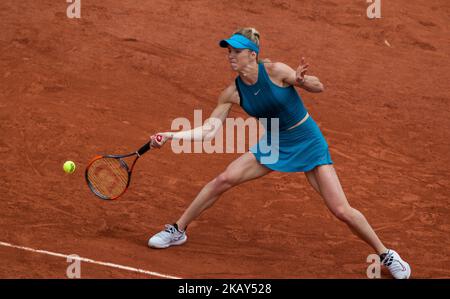 Elina Svitolina of Ukraine returns the ball to Viktoria Kozmova of Slovakia during the second round at Roland Garros Grand Slam Tournament - Day 4 on May 30, 2018 in Paris, France. (Photo by Robert Szaniszló/NurPhoto) Stock Photo