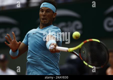 Spain's Rafael Nadal returns the ball to Argentina's Diego Schwartzman during their men's singles quarter-final match on day twelve of The Roland Garros 2018 French Open tennis tournament in Paris on June 7, 2018. (Photo by Mehdi Taamallah/NurPhoto) Stock Photo