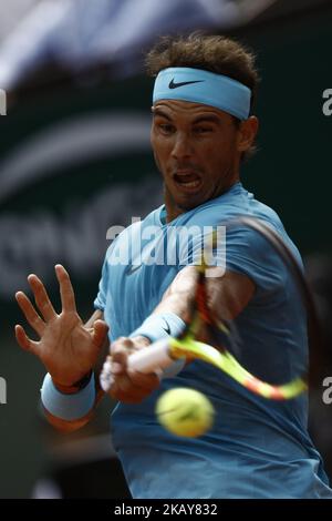 Spain's Rafael Nadal returns the ball to Argentina's Diego Schwartzman during their men's singles quarter-final match on day twelve of The Roland Garros 2018 French Open tennis tournament in Paris on June 7, 2018. (Photo by Mehdi Taamallah/NurPhoto) Stock Photo