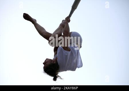 French performer Chloe Moglia delivers a breathtaking acrobatic performance at Syntagma square in Athens, Greece on June 7, 2018 as part of the Athens Epidaurus Festival 2018. (Photo by Giorgos Georgiou/NurPhoto) Stock Photo