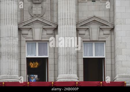 Britain's Queen Elizabeth II arrives with other members of the Royal Family onto the balcony of Buckingham Palace on July 10, 2018 to watch a military fly-past to mark the centenary of the Royal Air Force (RAF). The Queen and members of the royal family took part a series of engagements on July 10 to mark the centenary of the Royal Air Force. (Photo by Alberto Pezzali/NurPhoto) Stock Photo