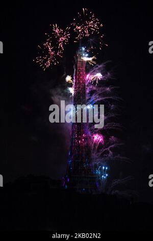 Fireworks at the Eiffel tower as France celebrates bastille day in Paris, France on July 14, 2018. (Photo by David Cordova/NurPhoto) Stock Photo