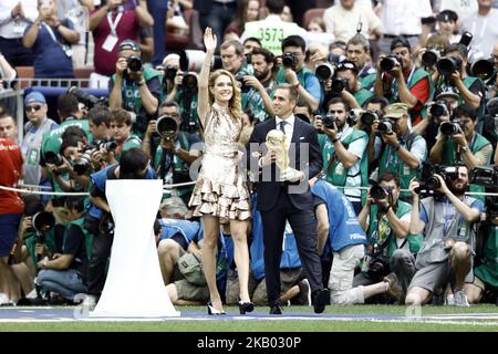 Luzhniki Stadium, Moscow, Russia. 15th July, 2018. FIFA World Cup Football  Final, France versus Croatia; Philipp Lahm (World Champion 2014 Germany)  presents the World Cup trophy Credit: Action Plus Sports/Alamy Live News