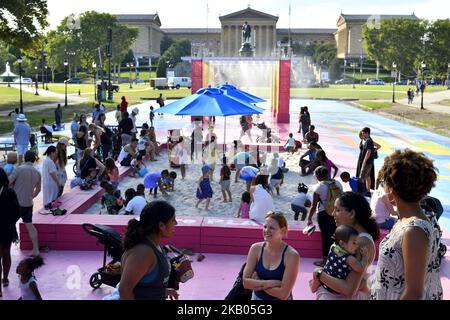 Community members celebrate summer at the Oval, on the Benjamin Franklin Parkway, in Philadelphia, PA on July 20, 2018. A pop-up public space featuring play, and spray-ground, beer garden, food trucks and entertainment is installed at Eakins Oval near the Art Museum steps till August 19th. (Photo by Bastiaan Slabbers/NurPhoto) Stock Photo