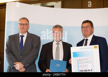 Franz-Josef Pschierer with Thomas Schaefer of the Stadtwerke Wuerzburg AG. Bavaria's minister of economy Franz-Josef Pschierer of the Christian Social Union (CSU) handed over the subsidy notes to companies, that will build e-car stations in Bavaria. In a short speech he said, that e-car are very important for the environment and the future and called China a role model. (Photo by Alexander Pohl/NurPhoto) Stock Photo