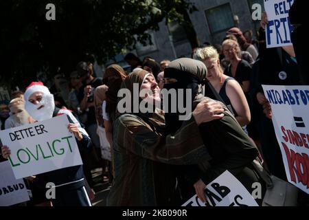 Thousands of people protest in Aarhus, Denmark, on August 1, 2018 in defiance of the Danish Governments ban on the burka and niqab. The nationwide protests were organized by the Socialist Youth Front and two organizations named Women in Dialogue and Party Rebels. (Photo by Aleksander Klug/NurPhoto) Stock Photo