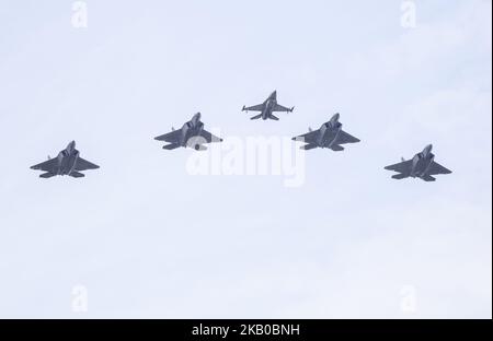 F-22 raptor fighters, and F-16 in the middle durnig military parade in Warsaw on the day of the Polish army. 15 August, 2018, Warsaw, Poland (Photo by Krystian Dobuszynski/NurPhoto) Stock Photo