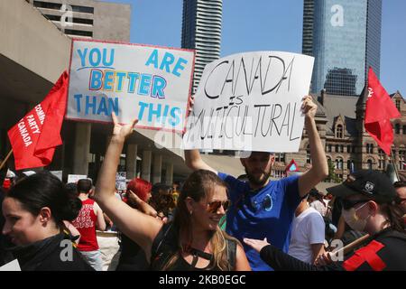 Counter-protest against white supremacist groups in Toronto, Ontario, Canada, on August 11, 2018. Protesters clashed with police who were deployed to protect members of a white supremacy group rallying outside Toronto City Hall during a white supremacy and anti white supremacy group rally. (Photo by Creative Touch Imaging Ltd./NurPhoto) Stock Photo