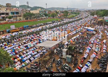 An Indian Muslims offer prayer 'Namaz' at Idgah Mosque in Jaipur-Delhi National Highway-8 on the occasion of Eid-al-Adha, in Jaipur, Rajasthan, India, August 22, 2018. Muslims around the world are celebrating Eid al-Adha or the Festival of Sacrifice, the second biggest Muslim religious festival. Muslims celebrate Eid al-Adha by slaughtering bovine animals, livestock including camels, sheep, goats and cows to pay tribute to the prophet Abraham's devotion to Allah (Lord). According to religious scriptures Abraham was ready to sacrifice his son, the Prophet Ismael, on the order of Allah (Lord) wh Stock Photo