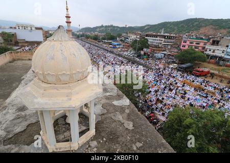 An Indian Muslims offer prayer 'Namaz' at Idgah Mosque in Jaipur-Delhi National Highway-8 on the occasion of Eid-al-Adha, in Jaipur, Rajasthan, India, August 22, 2018. Muslims around the world are celebrating Eid al-Adha or the Festival of Sacrifice, the second biggest Muslim religious festival. Muslims celebrate Eid al-Adha by slaughtering bovine animals, livestock including camels, sheep, goats and cows to pay tribute to the prophet Abraham's devotion to Allah (Lord). According to religious scriptures Abraham was ready to sacrifice his son, the Prophet Ismael, on the order of Allah (Lord) wh Stock Photo