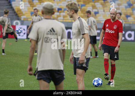 Ajax head coach Erik ten Hag (R) during a training session of Ajax players at the NSC Olimpiyskiy stadium in Kiev, Ukraine, 27 August,2018. Ajax Amsterdam will play against FC Dynamo Kyiv at the UEFA Champions League play off, second leg, soccer match on August 28. (Photo by STR/NurPhoto) Stock Photo