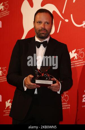 Yorgos Lanthimos poses with the Silver Lion - Grand Jury Prize for 'The Favourite' at the Winners Photocall during the 75th Venice Film Festival on September 8, 2018 in Venice, Italy. (Photo by Matteo Chinellato/NurPhoto) Stock Photo