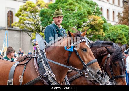 September 23rd, Munich. World-famous procession on the first Sunday of the Oktoberfest. A varied succession of regional costume groups, 'troops' in historical uniforms, marching bands, riflemen, thoroughbred horses, oxen, cows, goats, the decorated drays of the Munich breweries, floats displaying typical local traditions and historic carriages all pass by in a 7-kilometer-long procession through the streets of the city center. (Photo by Romy Arroyo Fernandez/NurPhoto) Stock Photo