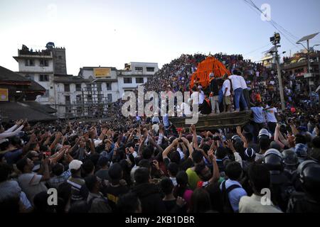 Devotees pulling the chariot of living Goddess KUMARI during Indra Jatra Festival celebrated at Basantapur Durbar Square, Kathmandu, Nepal on Monday, September 24, 2018. Devotees celebrated the god of rain 'Indra' for 8 days in Kathmandu. (Photo by Narayan Maharjan/NurPhoto) Stock Photo