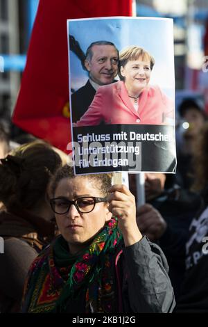 A woman holds a banner reading 'Erdogan. An enemy of plurality and diversity' during a demostration 'Enough with the German support to Erdogan' to protest against the visit of Turkish President Recep Tayyip Erdogan in Berlin, Germany on September 28, 2018. Erdogan is in official state visit from September 27 to 29, 2018. (Photo by Emmanuele Contini/NurPhoto) Stock Photo