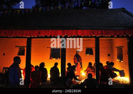 Nepalese Devotee offering butter lamps infornt Bramayani Temple during the tenth day of Dashain Durga Puja Festival in Bramayani Temple, Bhaktapur, Nepal on Friday, October 19, 2018. Dashain is the most auspicious and biggest celebrated festival in Nepal, which reflects age old traditions and the devotion of the Nepalese towards Goddess Durga. (Photo by Narayan Maharjan/NurPhoto) Stock Photo