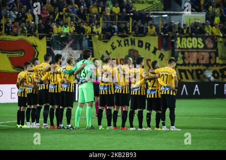 FC ARIS football team before the game during FC Aris and FC Paok game for the Superleague Greece, the first category in Thessaloniki, Greece, on 21 October 2018. The game was held in Kleanthis Vikelides Stadium or Charilaou stadium, the home of FC Aris. First scored Aris in the 2' min with Mateo Garcia and then Aleksandar Prijovic for PAOK hit a penalty in the 36' and then in 84'. After this win FC PAOK kept its 1st position in the Greek Championship. Paok won 2-1. (Photo by Nicolas Economou/NurPhoto) Stock Photo