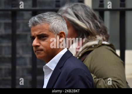 Mayor of London Sadiq Kahn arrives at Downing Street, London on October 23, 2018. (Photo by Alberto Pezzali/NurPhoto) Stock Photo